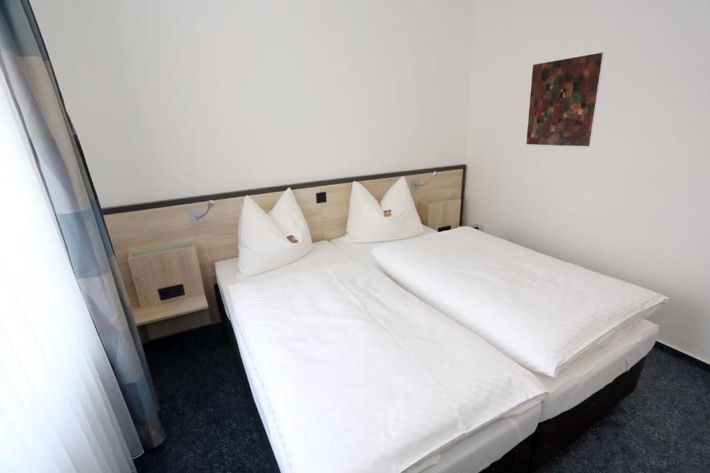 Hotel 7 Saeulen Gmbh Dessau-Rosslau Habitación foto